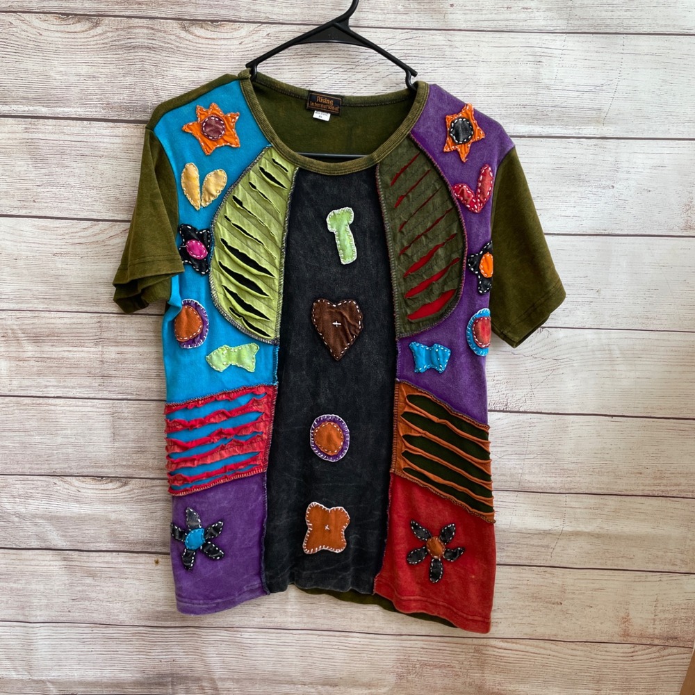 RISING INTERNATIONAL APPLIQUED AND EMBROIDERED BOHO TSHIRT IN GREEN